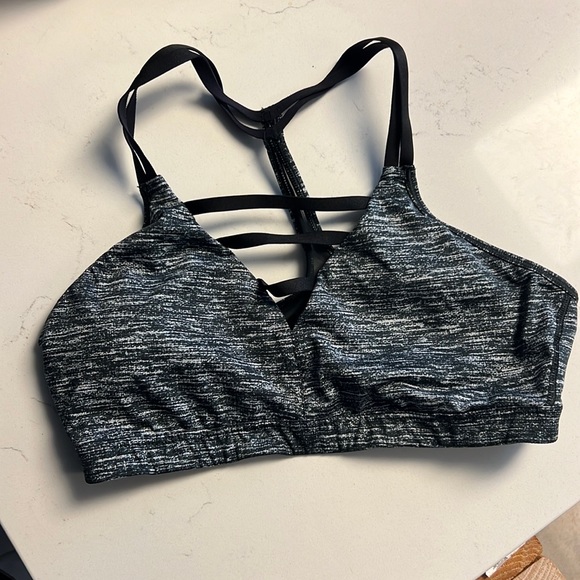 Victoria's Secret Other - ☘️5/$15 Victoria secret sports bra